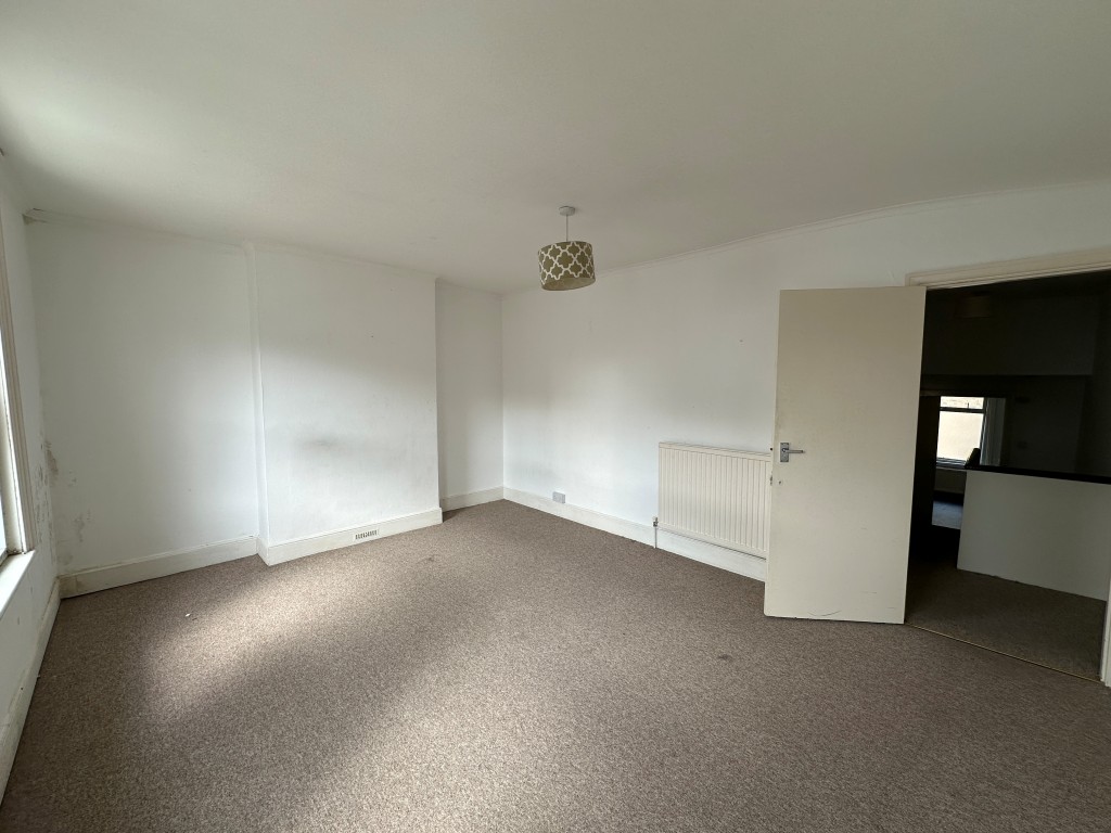 Lot: 114 - TWO-BEDROOM TERRACE HOUSE FOR IMPROVEMENT - Main Bedroom